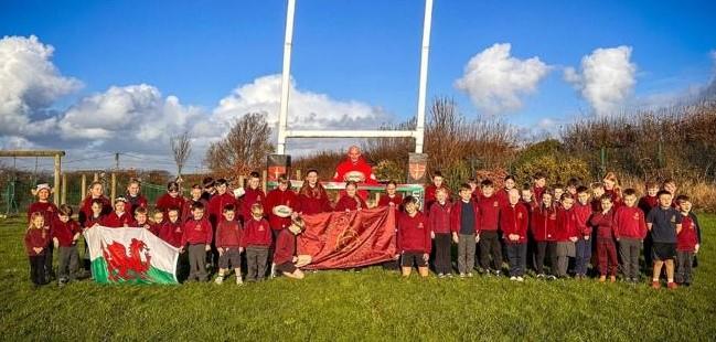 Gareth Thomas with Hundleton School pupils