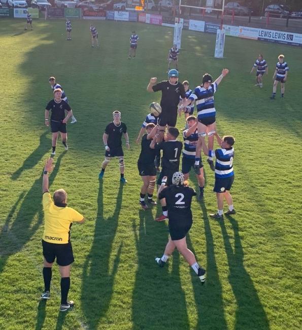 Neyland win this lineout