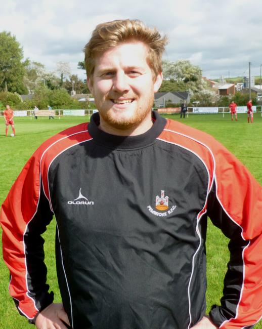 Dan Colley - try in vain for Pembroke