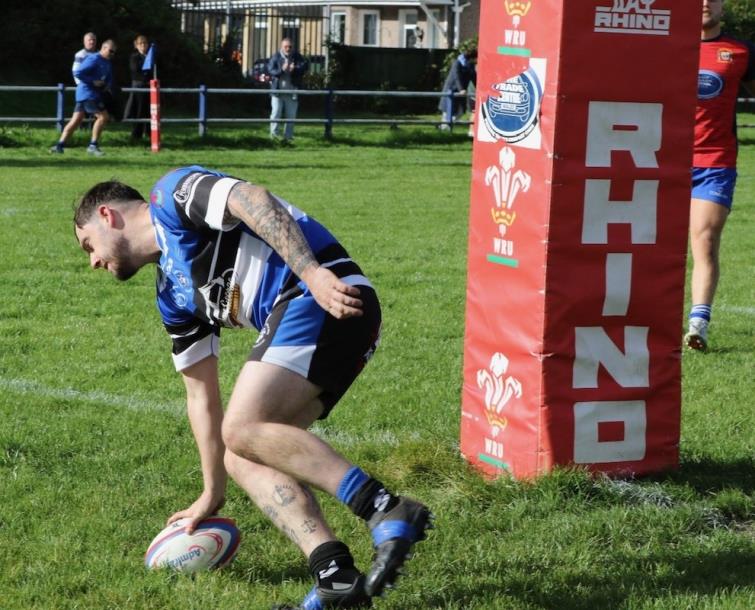 Max Jones touches down for Fishguard