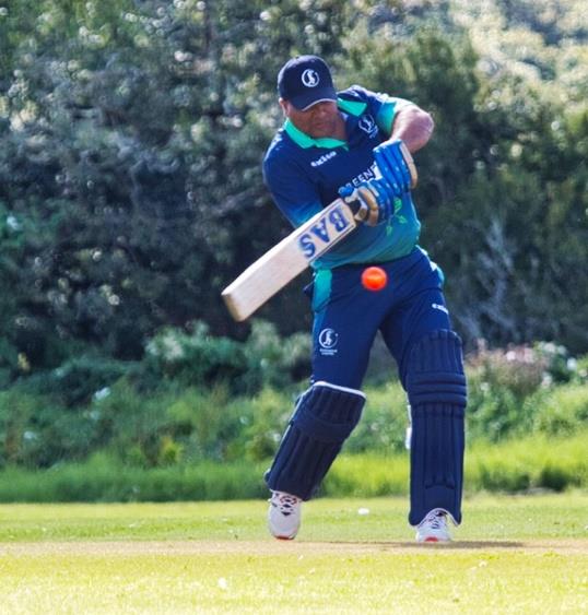 Samit pulls to the boundary