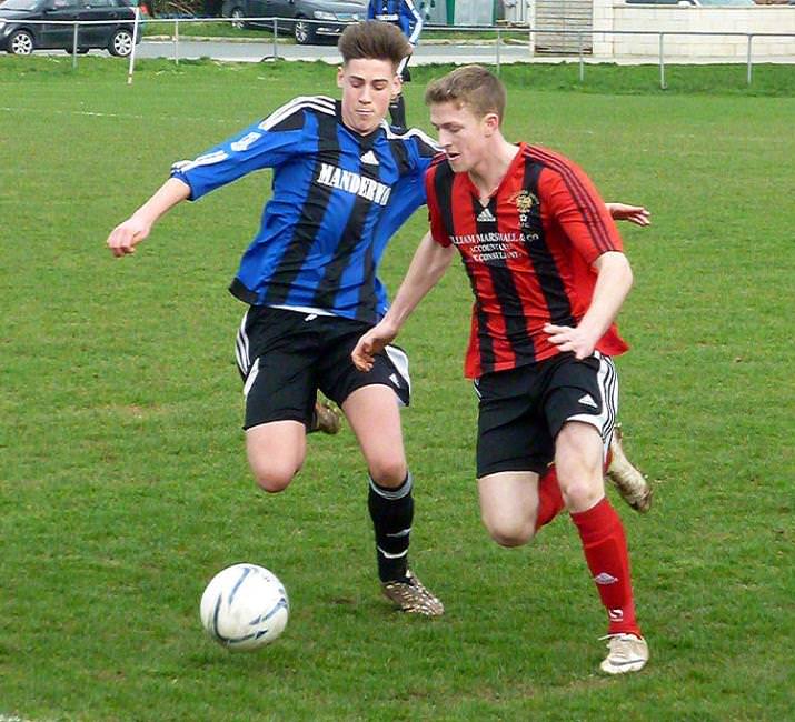 Ben Aldred and Rhys Dalling compete