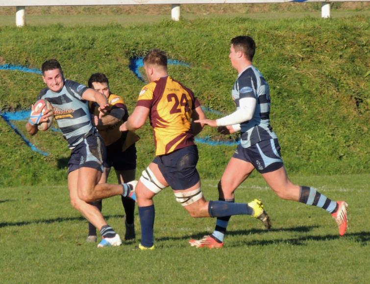 Powerful centre Jack Price makes good yardage for The Otters