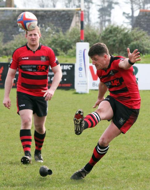 Lloyd Thomas - great kicking for The Seasiders (Susan McKehon)
