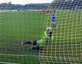 Ten man Bluebirds dramatically lose cup tie on penalties