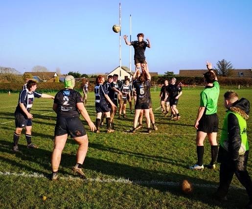 Neyland win good lineout ball