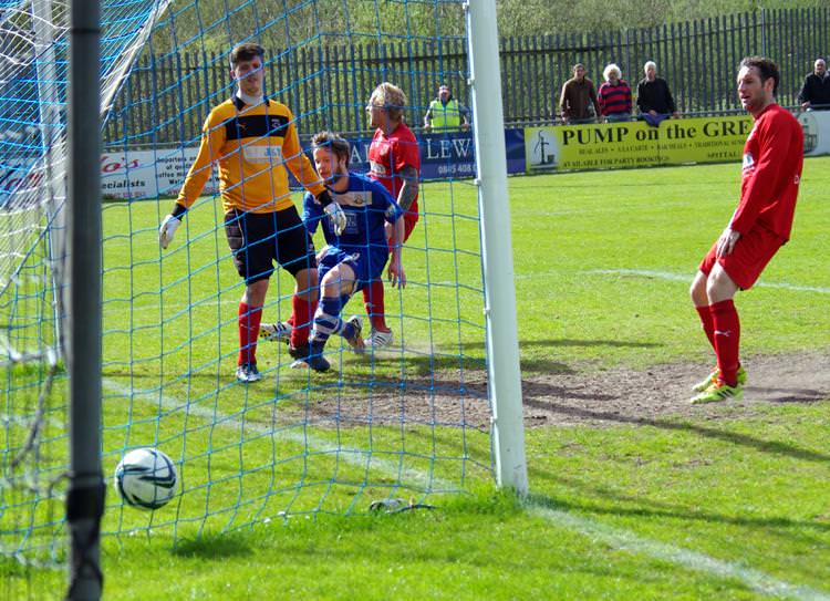 Bluebirds easily brush aside ten-man Bulldogs