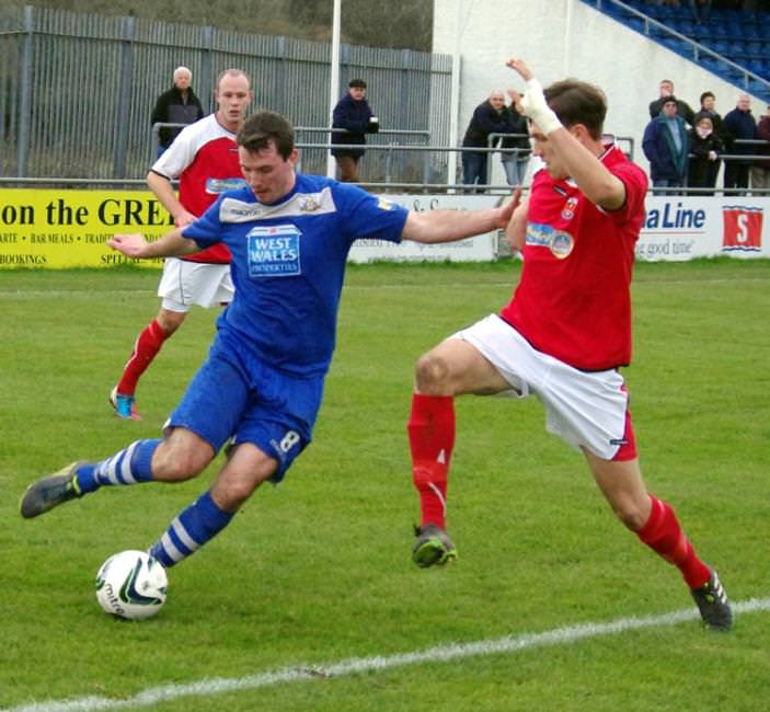 Ten-man Bluebirds leak late equaliser