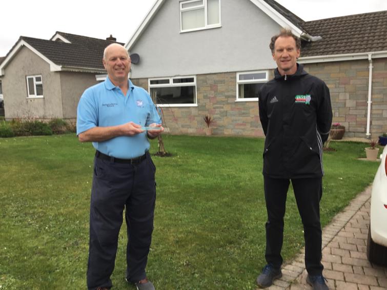 Steve Williams -presented unsung hero award by Alan Jones