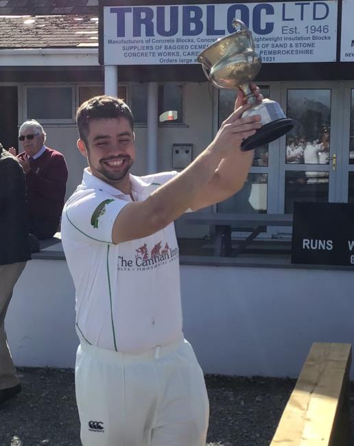 Skipper Richard Reed holds the Alan Brown Cup