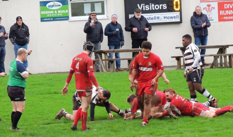 Tom Lewis scores the first Pembroke try