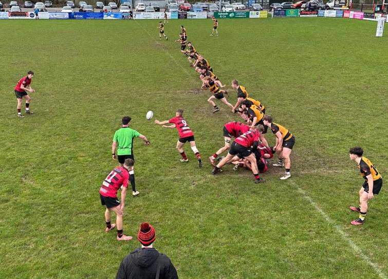 Tenby get the ball away well