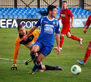 Hicks’ late header saves Bluebirds’ blushes